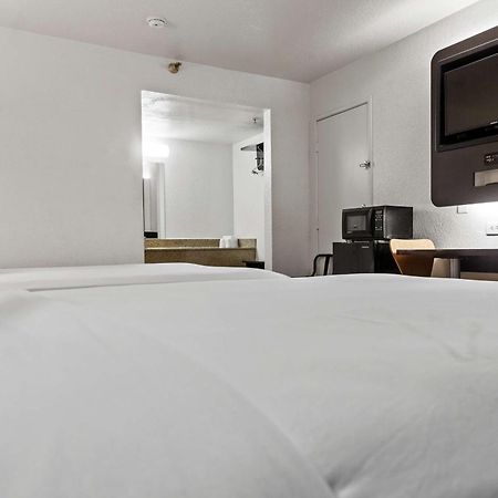 圣路易斯奥比斯保南6号汽车旅馆 外观 照片